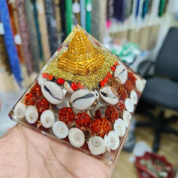 Laxmi Pyramid - Shree Yantra Gomti Chakra